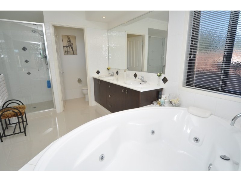 61 Brittany Drive, Oxenford QLD 4210