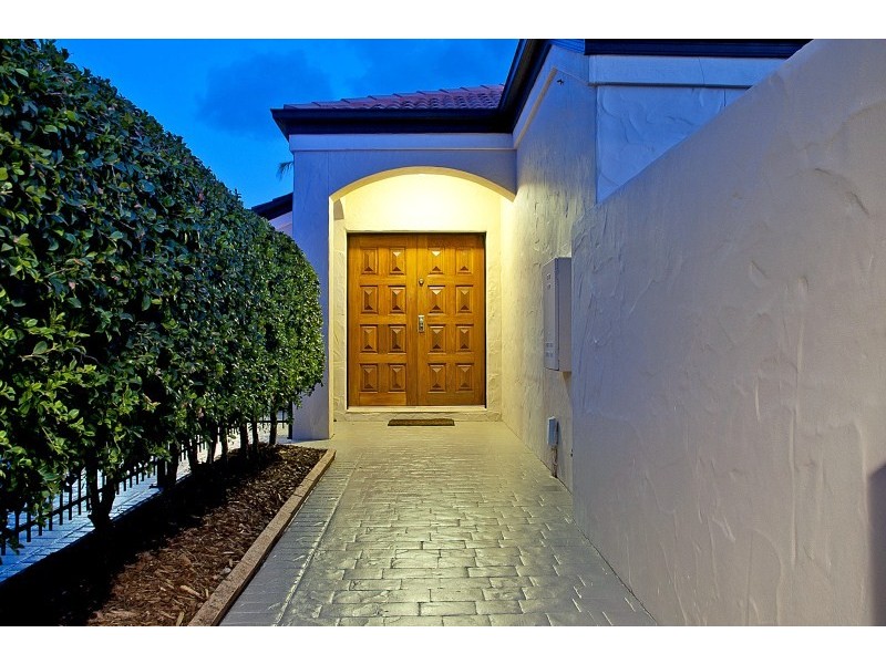 5 Ken Crescent, Monterey Keys QLD 4212