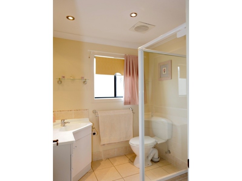 1/16 Crosby Avenue, Pacific Pines QLD 4211