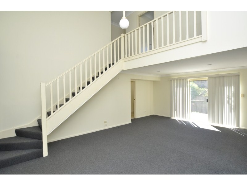 1/2 Doyalson Place, Helensvale QLD 4212