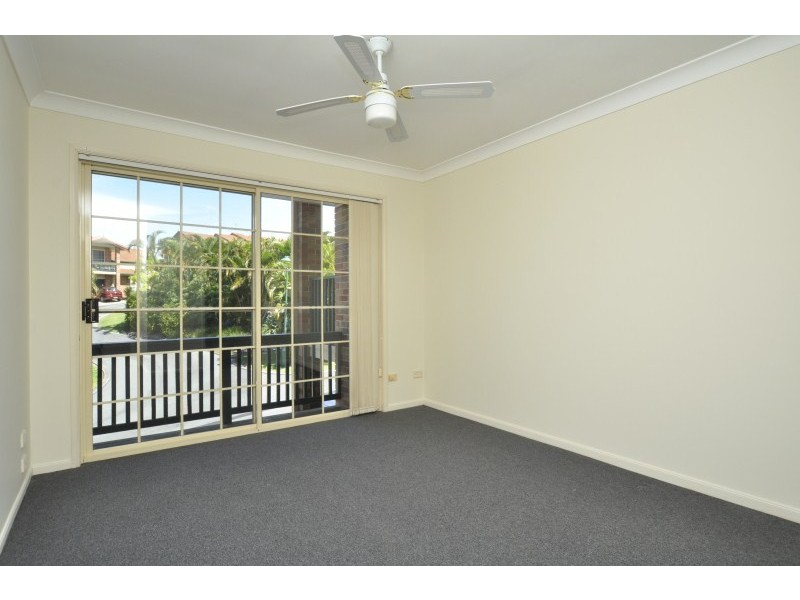 1/2 Doyalson Place, Helensvale QLD 4212