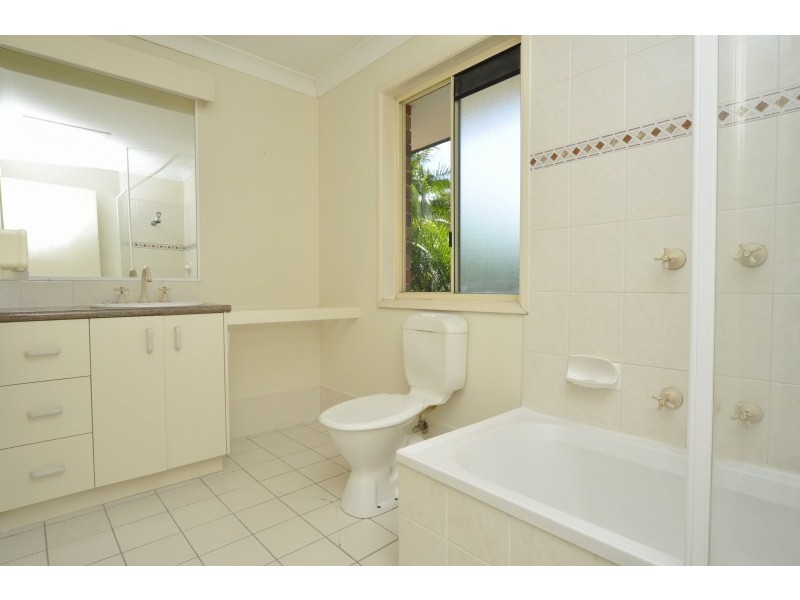 1/2 Doyalson Place, Helensvale QLD 4212