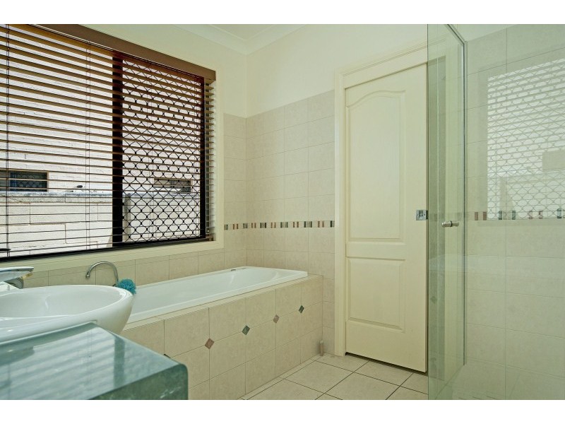 10 Dallow Crescent, Helensvale QLD 4212