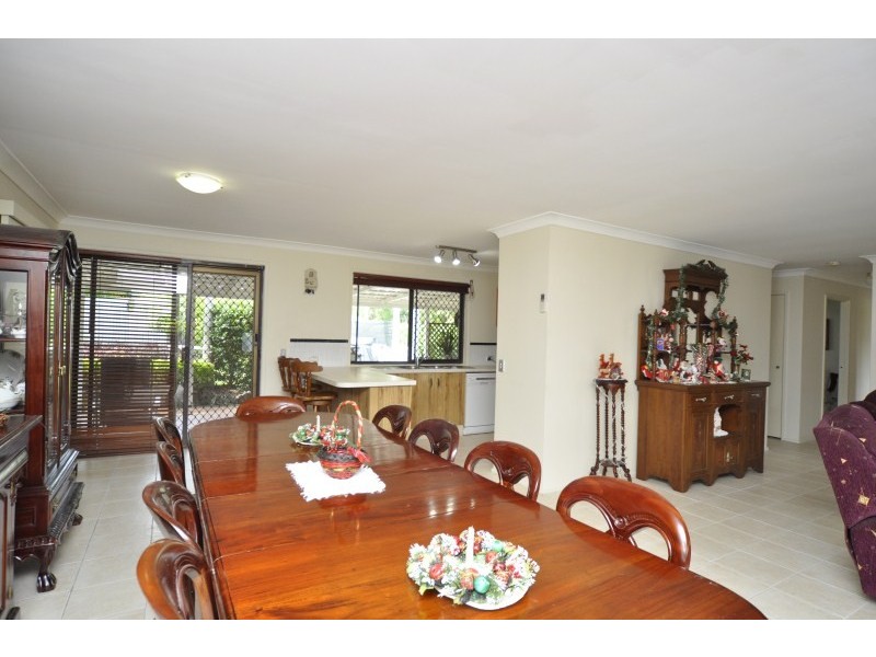 4 Narooma Place, Helensvale QLD 4212