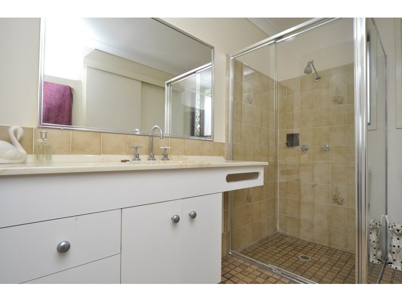 4 Narooma Place, Helensvale QLD 4212