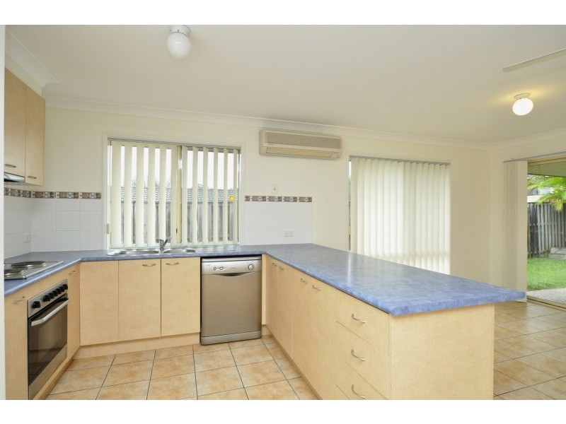 4 Tawanga Close, Pacific Pines QLD 4211