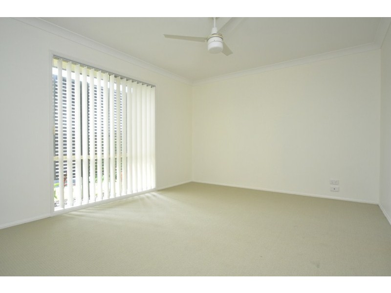 4 Tawanga Close, Pacific Pines QLD 4211
