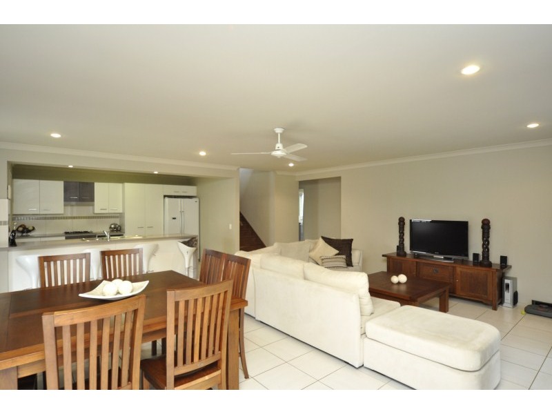 60 Cobb & Co Drive, Oxenford QLD 4210