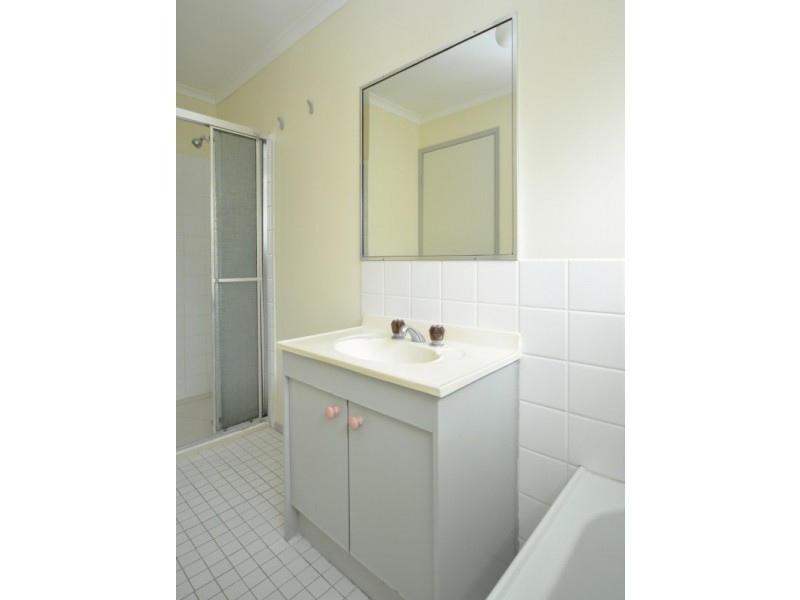 1/11 Morinda Way, Labrador QLD 4215