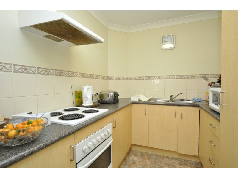 2/83 Cootharaba Drive, Helensvale QLD 4212