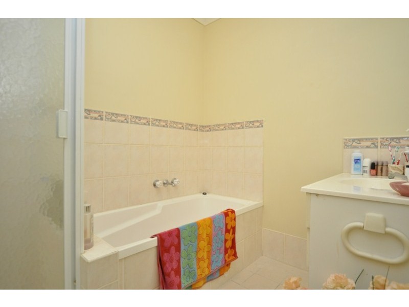 2/83 Cootharaba Drive, Helensvale QLD 4212