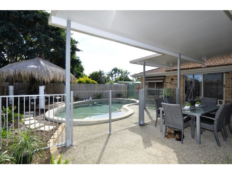 8 Singleton Court, Helensvale QLD 4212