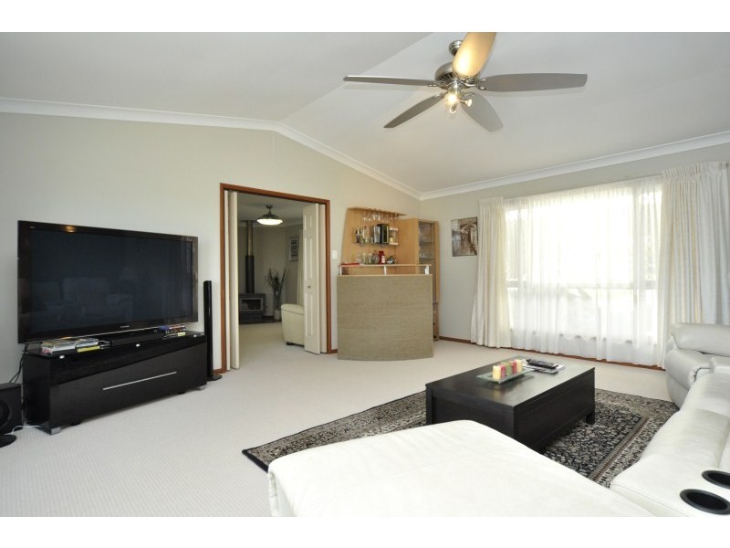 8 Singleton Court, Helensvale QLD 4212