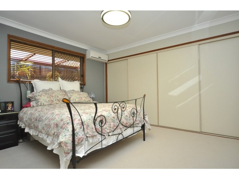 8 Singleton Court, Helensvale QLD 4212