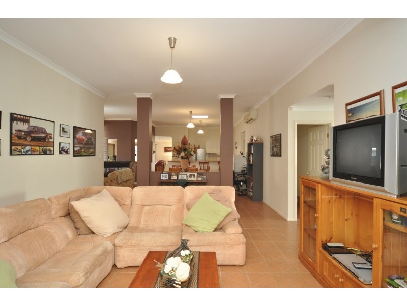 26 Cootharaba Drive, Helensvale QLD 4212