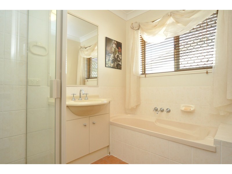 26 Cootharaba Drive, Helensvale QLD 4212