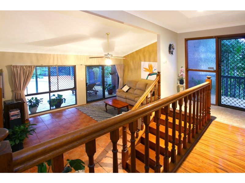 9 Berri Place, Helensvale QLD 4212