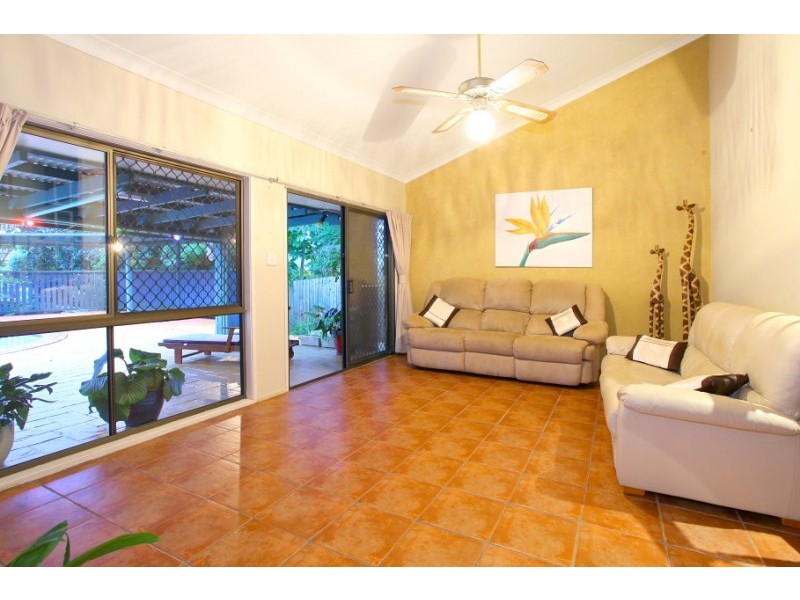 9 Berri Place, Helensvale QLD 4212