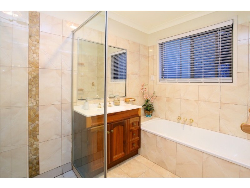 9 Berri Place, Helensvale QLD 4212