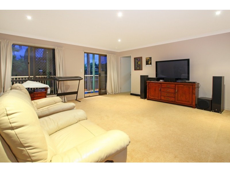 9 Berri Place, Helensvale QLD 4212