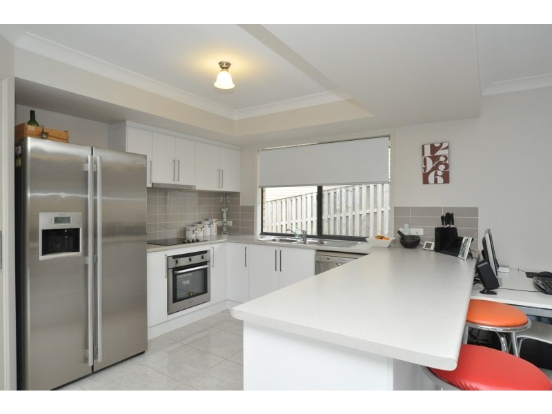 10 Maslin Chase, Pacific Pines QLD 4211