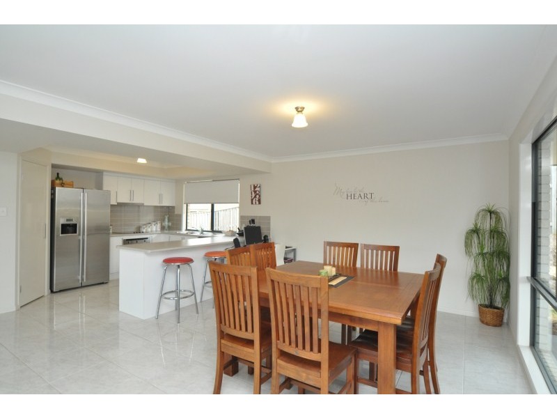 10 Maslin Chase, Pacific Pines QLD 4211