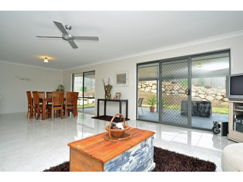10 Maslin Chase, Pacific Pines QLD 4211