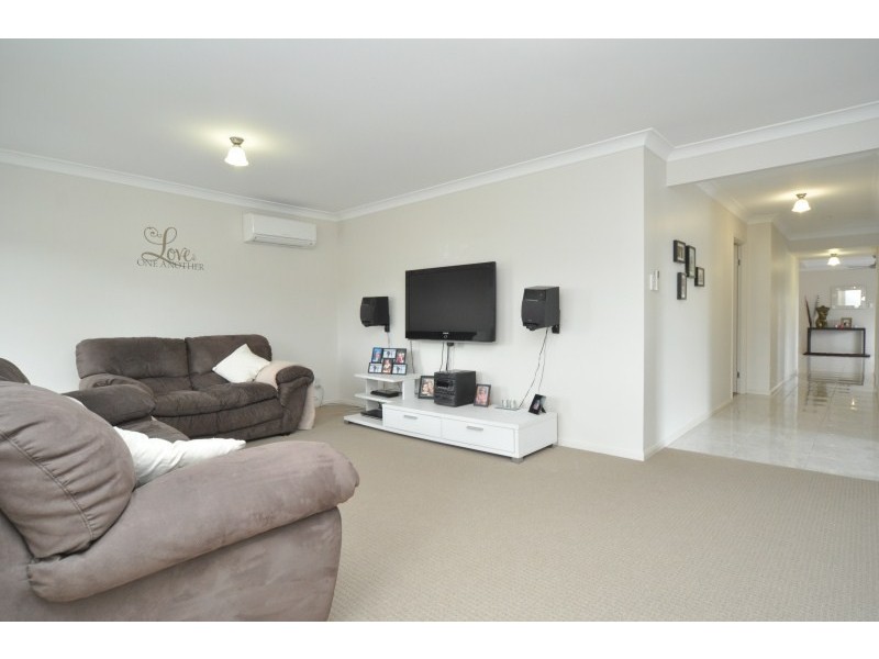 10 Maslin Chase, Pacific Pines QLD 4211