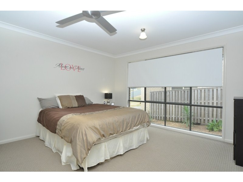 10 Maslin Chase, Pacific Pines QLD 4211