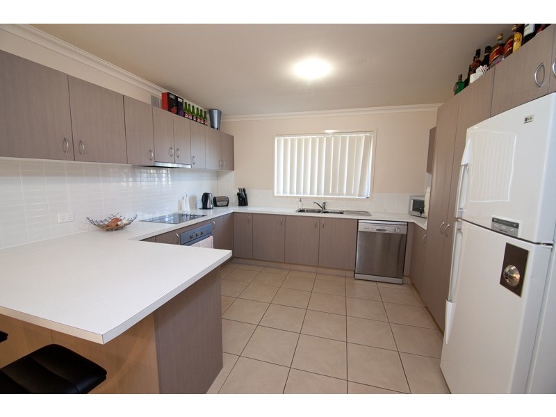 6 Sandow Street, Pacific Pines QLD 4211