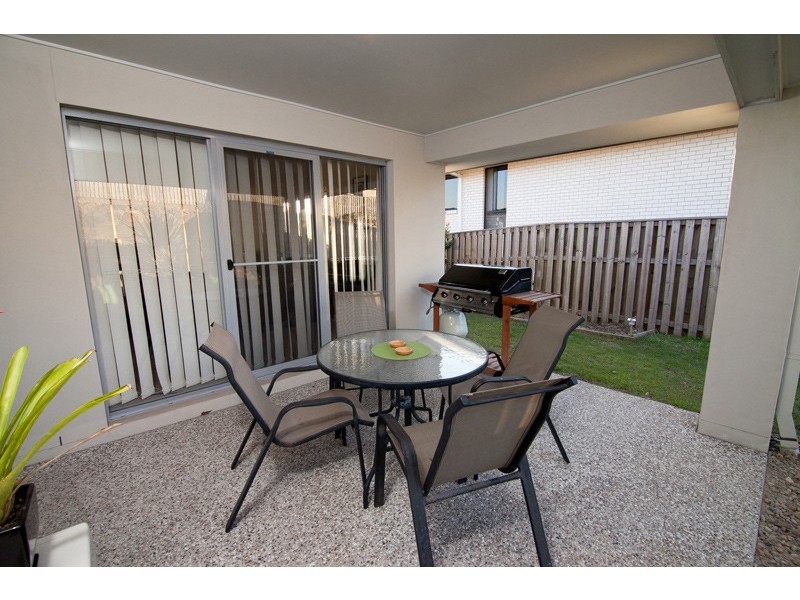 6 Sandow Street, Pacific Pines QLD 4211