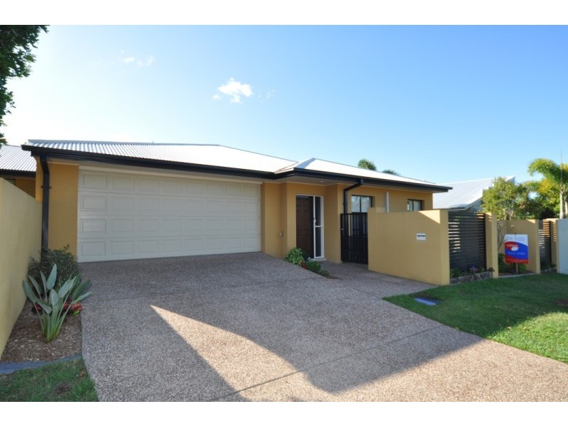 2/2 Livingstone Street, Upper Coomera QLD 4209
