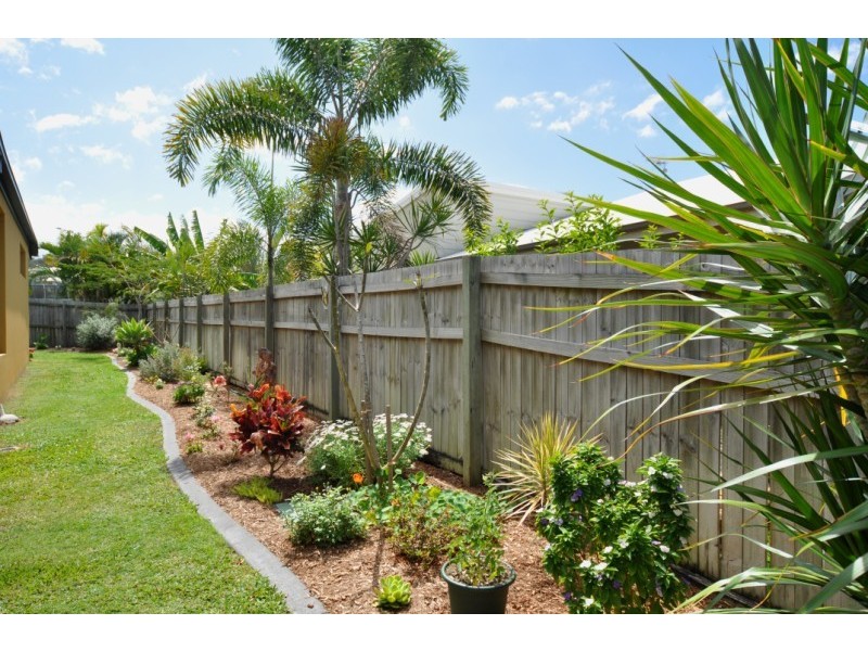 2/2 Livingstone Street, Upper Coomera QLD 4209