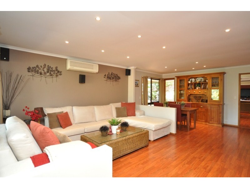 8 Linksview Court, Helensvale QLD 4212