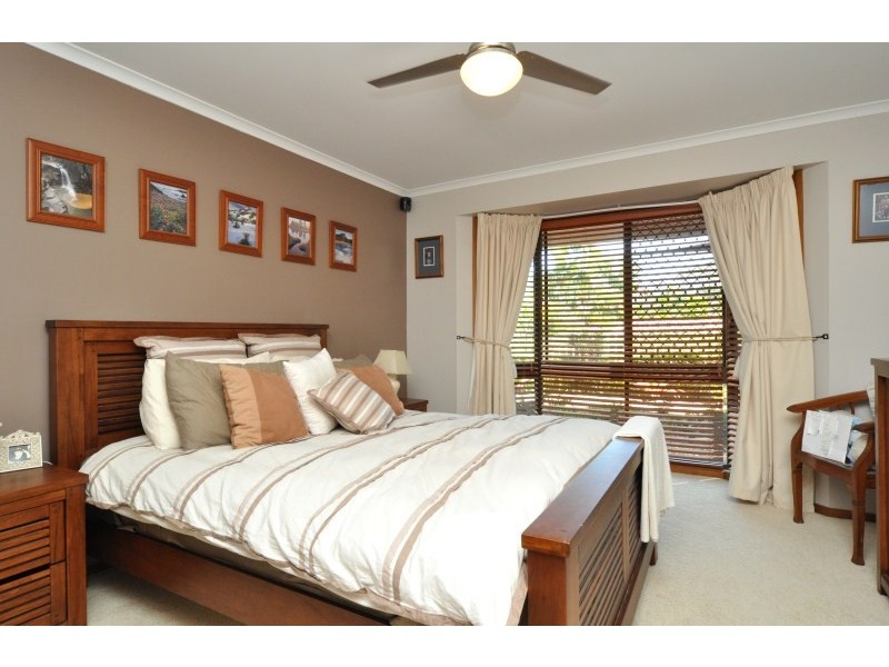 8 Linksview Court, Helensvale QLD 4212