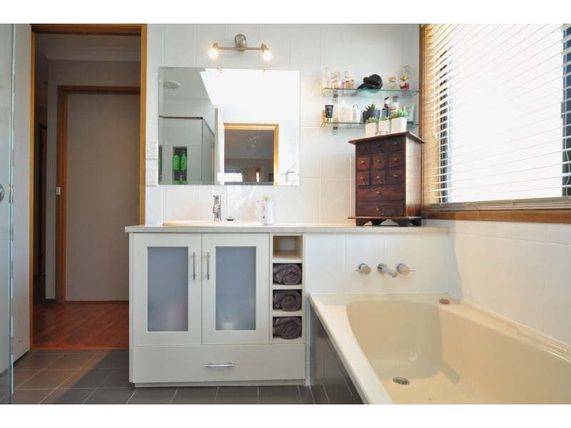 8 Linksview Court, Helensvale QLD 4212