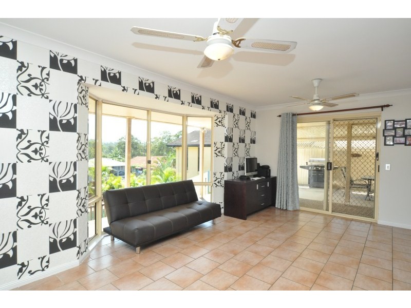 53 Lismore Drive, Helensvale QLD 4212