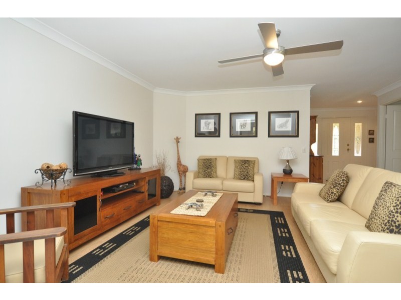 17 Cootharaba Drive, Helensvale QLD 4212