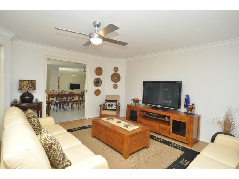 17 Cootharaba Drive, Helensvale QLD 4212