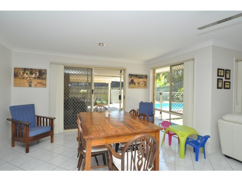 17 Cootharaba Drive, Helensvale QLD 4212