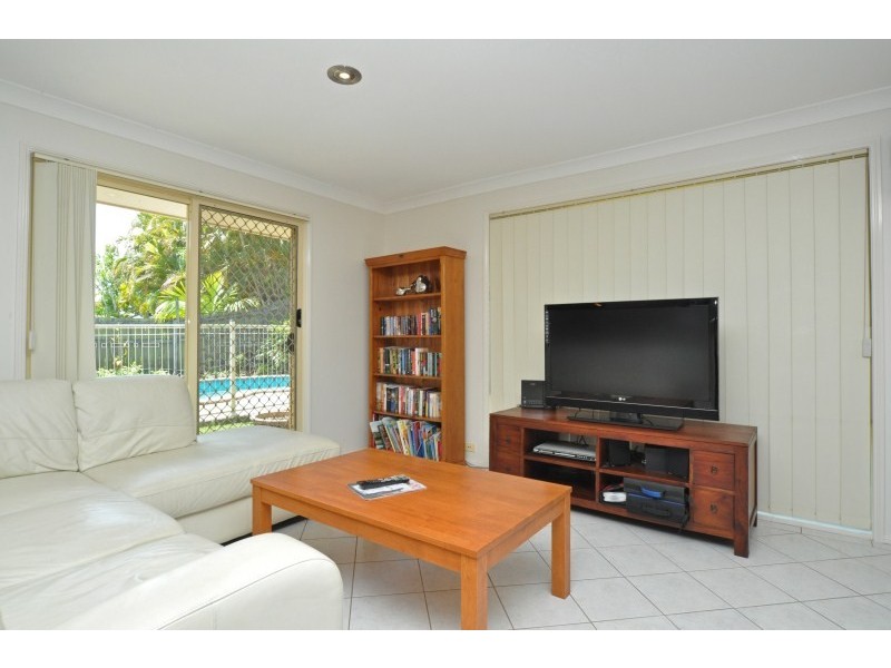 17 Cootharaba Drive, Helensvale QLD 4212