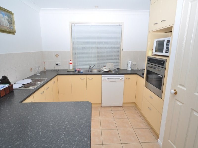 2 Roseapple Circuit, Oxenford QLD 4210