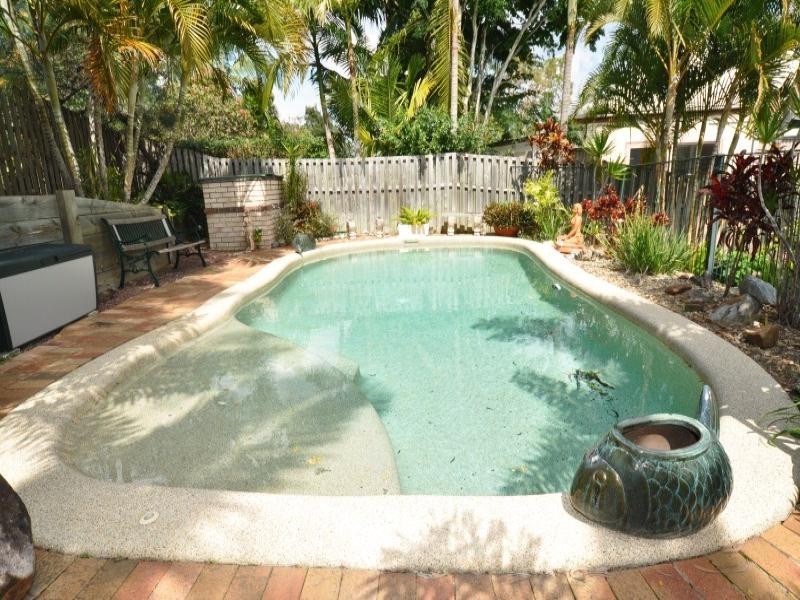 1 White Cap Close, Pacific Pines QLD 4211