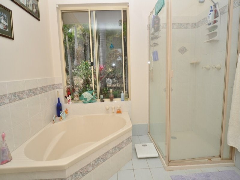 1 White Cap Close, Pacific Pines QLD 4211