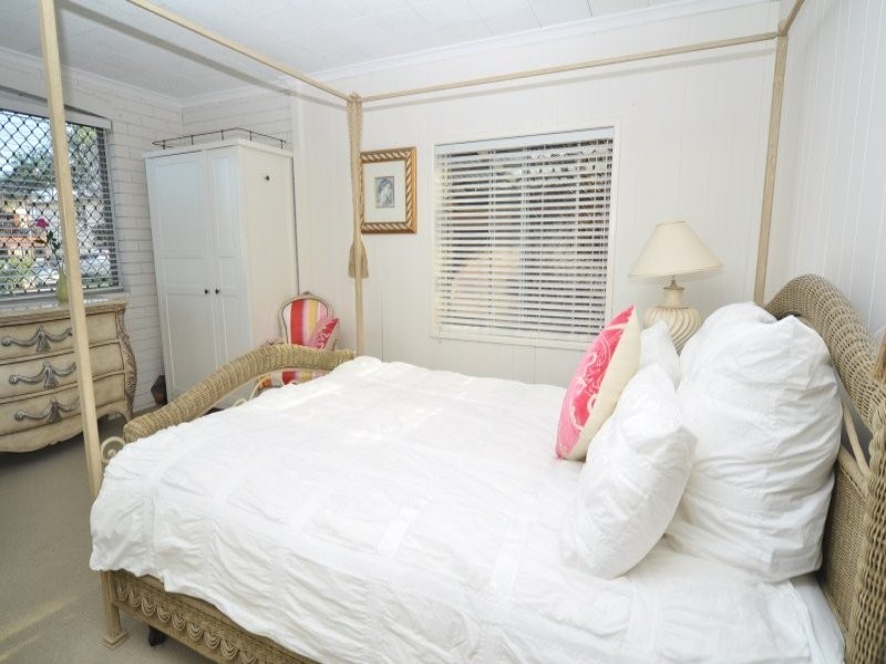 400 Bayview Street, Paradise Point QLD 4216