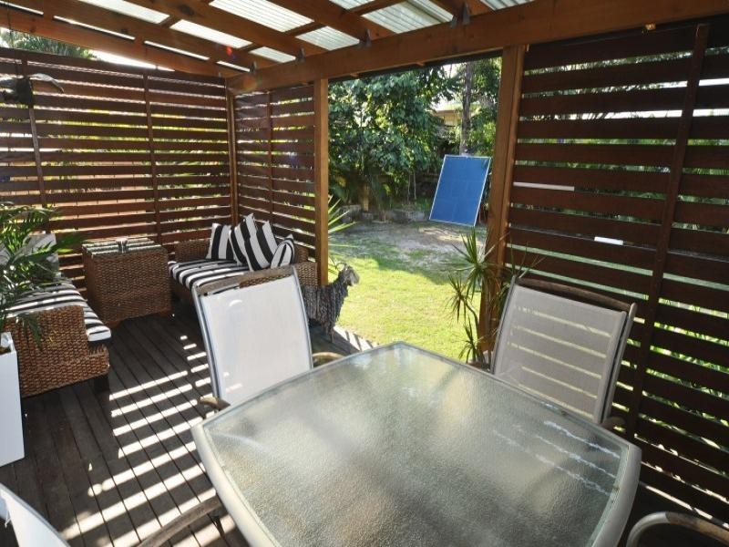 400 Bayview Street, Paradise Point QLD 4216