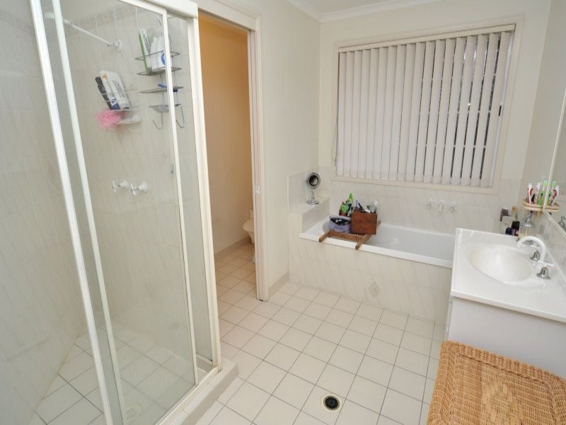 2 HillGrove Court, Oxenford QLD 4210