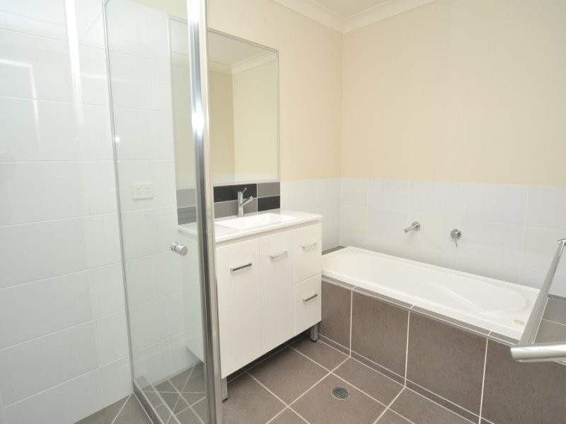 1/2 Lenton Street, Coomera QLD 4209