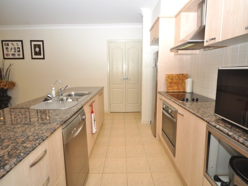 2020 Gracemere Gardens Circuit, Hope Island QLD 4212