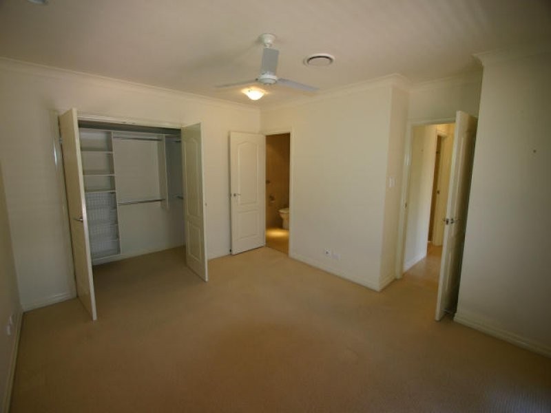 2020 Gracemere Gardens Circuit, Hope Island QLD 4212